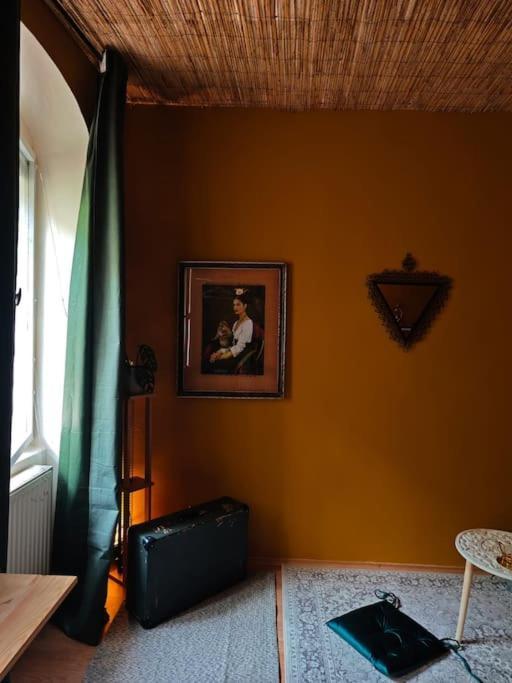 Sahara Studio With Shared Bathroom In City Centre Bratislava Luaran gambar
