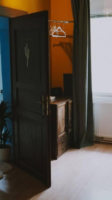 Sahara Studio With Shared Bathroom In City Centre Bratislava Luaran gambar