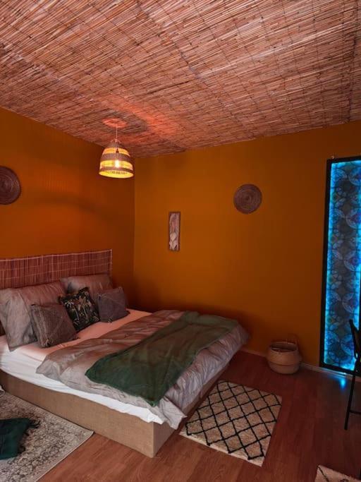 Sahara Studio With Shared Bathroom In City Centre Bratislava Luaran gambar